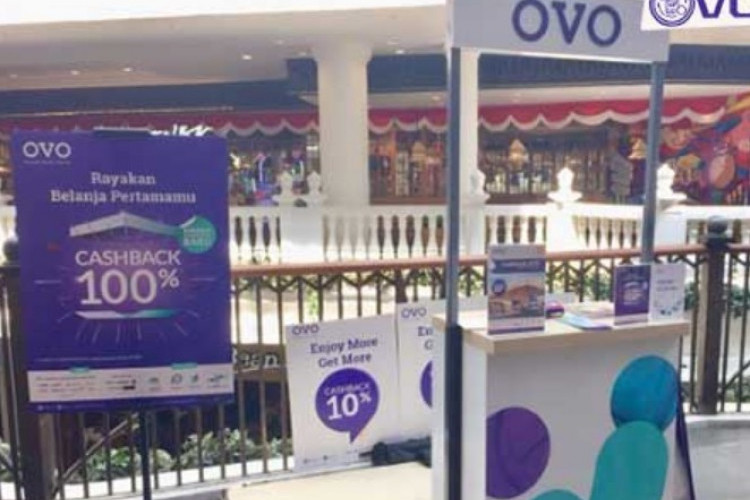 Booth OVO Surabaya, Tempat Pelayanan Stand yang Praktis di Mall Besar