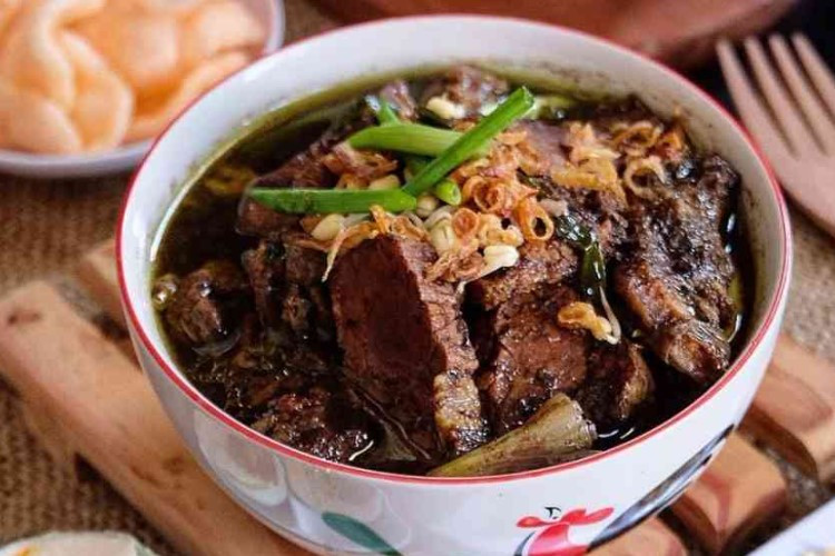 Resep Rawon Untuk 10 Porsi yang Medok dan Enak, Pemula Tak Perlu Bingung Cuma Tinggal Cemplang Cemplung 