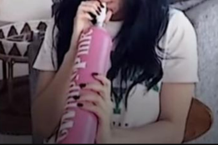 Selebgram ZNM dan YouTuber RV Dijemput Paksa Bareskrim, Imbas Kasus Hirup Whip Pink!
