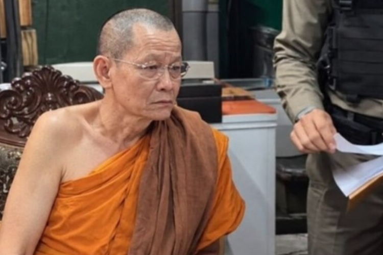 Video Biksu Thailand Viral Lakukan Aksi Asusila Bersama Asisten di Dalam Kuil, Raup Uang Sampai Rp 47 Milliar