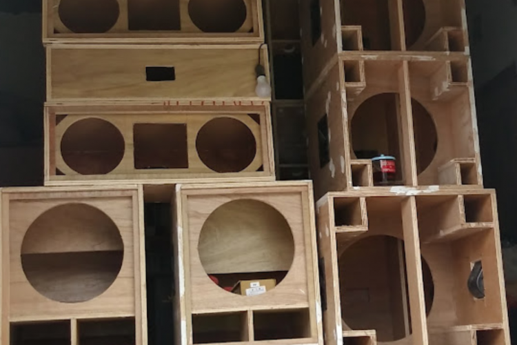 Rekomendasi Model Box Speaker Bass Jauh dan Ciamik Untuk Acara Jedag Jedug di Lapangan