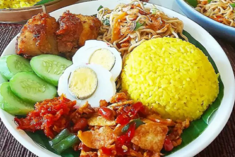 1 Kg Beras Untuk Berapa Porsi Nasi Kuning? Ikuti Resep Ini Agar Tak Salah Perhitungan!