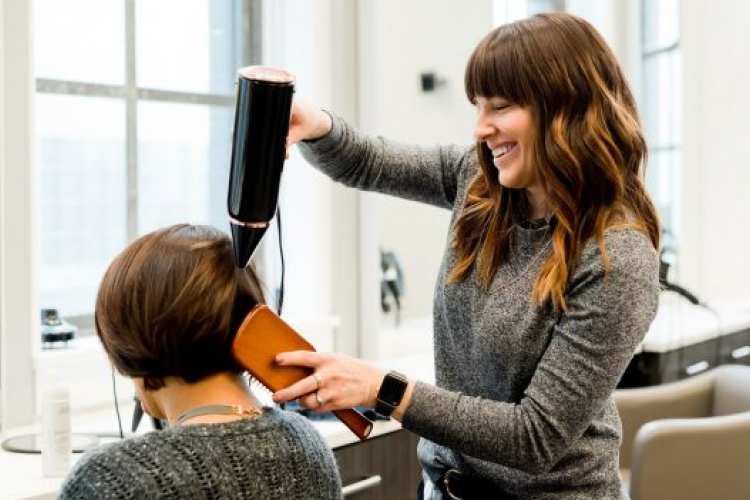 10 Rekomendasi Potong Rambut Wanita Kekinian Terdekat di Jogjakarta, Perawatan Mulai Dari Hair Curling Hingga Hair Spa