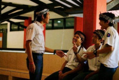 Contoh Kata Rarangken Tengah di Bahasa Sunda, Infiks Dalam Kalimat