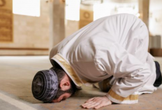 Sujud Tilawah Adalah: Pengertian, Hukum, Bacaaan Doa dan Artinya, Serta Tata Cara Melaksanakan