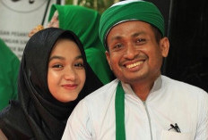 Keluarga Ning Umi Laila Ustadzah Muda Populer di Kalangan Anak Muda, Putri KH. Edy Rahmatullah