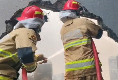 Gudang Kimia di Mundu Cirebon Ludes Terbakar, Diduga Berawal dari Ledakan Drum Bahan Kimia