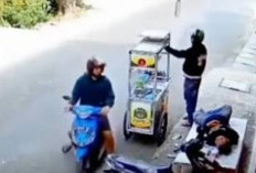 Terekam CCTV! Maling Tega Gasak Tas Pedagang Martabak yang Tertidur, Kado HP untuk Anak Hilang