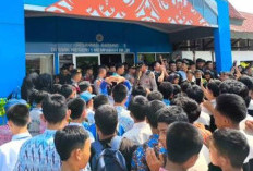 Ratusan Siswa SMKN 1 Mempawah Hilir Demo Buntut Video Viral Guru Pengajar, Diduga Terlibat Perselingkuhan!