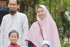 Siapakah Istri Ustadz Adi Hidayat ? Berikut Kisah Perjalanan Cinta Beliau yang Bikin Haru!
