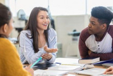 Contoh Percakapan Bahasa Inggris 3 Orang tentang Perkenalan, Cocok Untuk Praktek di Kelas
