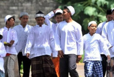 12 Rekomendasi Kado Untuk Santri Putra yang Bermanfaat, Pasti Diterima dengan Hati Bahagia