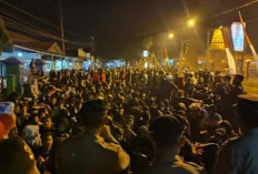Ratusan Pesilat Demo di Polres Mojokerto Hingga Serang Warkop, Lukai 2 Orang Hingga Jarah Isi Warung!