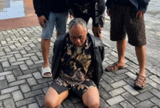 Tampang Kiai Ndolo Kusumo Pelaku Pencabulan Setelah Diringkus Viral, Duduk di Aspal Tuai Kecaman!