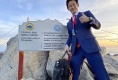 Viral Tiktok Pria Asal Jepang Mendaki Puncak Gunung Kinabalu Pakai Setelan Jas dan Sepatu Yang Menarik Perhatian Netizen
