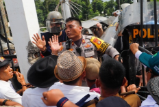Demo di Gedung DPR Tuntut Hak Angket Berakhir Ricuh, 16 Orang yang Diduga Provokator Langsung Diamankan Polisi