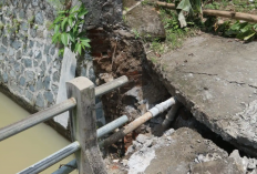 Jalur Trenggalek–Ponorogo Hari Ini Terputus, Usai Jembatan Ambrol Tergerus Air Hujan