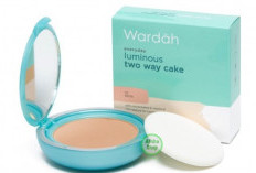 Review Bedak Wardah Luminous Two Way Cake, Terjangkau dan Tahan Lama!