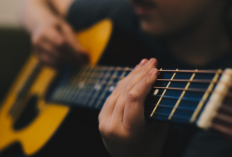 Chord Gitar Selendang Biru - Arghado Trio Mudah Untuk Pemula, Lagu Viral TikTok dan Facebook