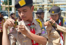 Pemasangan Atribut Pramuka Penegak Lengkap Untuk Putra dan Putri