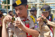 Pemasangan Atribut Pramuka Penegak Lengkap Untuk Putra dan Putri