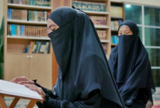 Nonton Series Malaysia Aku Bukan Ustazah (TV3) Episode 28 SUB INDO, Malam Ini! Kedekatan Makin Intens