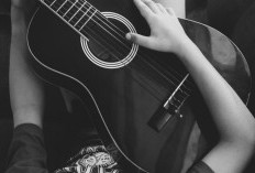 Chord Sholawat Innal Habibal Musthofa - Ai Khodijah El Mighwar, Kunci Dasar Main Gitar Mudah Untuk Pemula